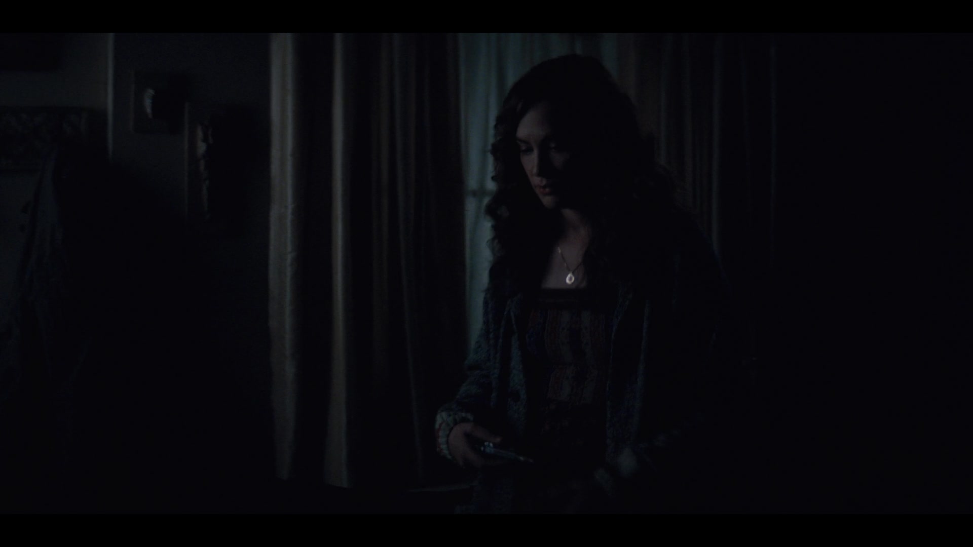 MidnightMass1x07_0032.jpg MidnightMass1x07_0032.jpg